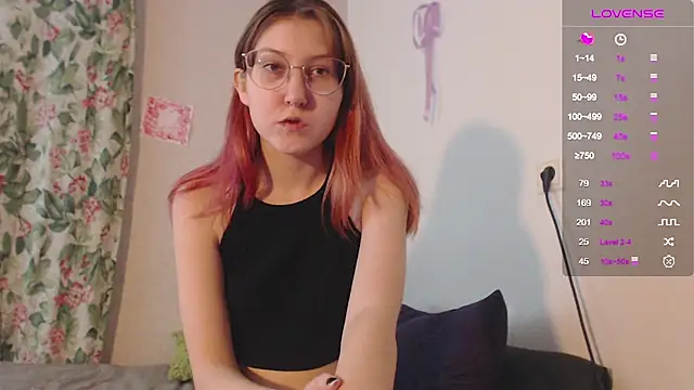 Snapshot of ohmycheryl chatting on 09.20.25 ohmycheryl online show from 09.20.25