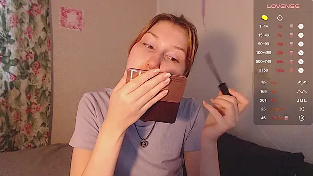 Snapshot of ohmycheryl chatting on 09.27.25 ohmycheryl online show from 09.27.25