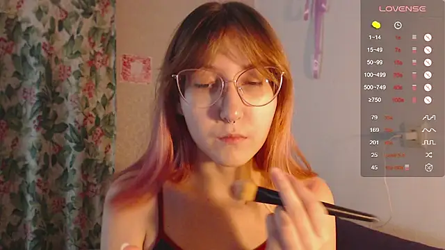 Snapshot of ohmycheryl chatting on 10.02.25 ohmycheryl online show from 10.02.25