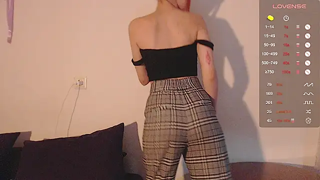 Snapshot of ohmycheryl chatting on 10.15.25 ohmycheryl online show from 10.15.25