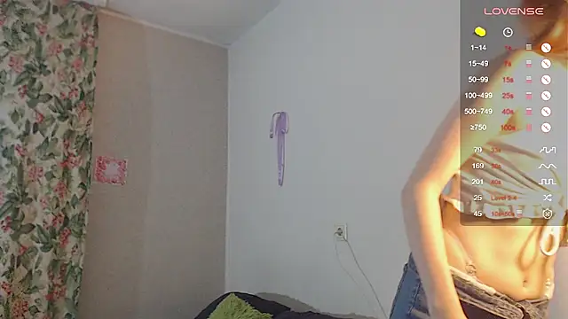 Snapshot of ohmycheryl chatting on 10.18.25 ohmycheryl online show from 10.18.25