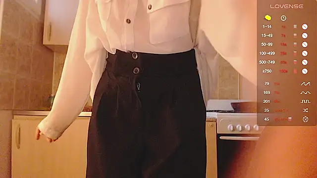 Snapshot of ohmycheryl chatting on 11.01.25 ohmycheryl online show from 11.01.25