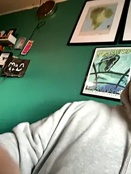 Snapshot of AverageBloke93 chatting on 10.22.25 AverageBloke93 online show from 10.22.25