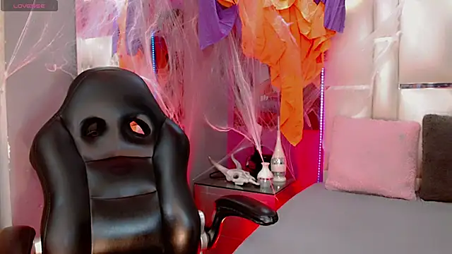 Snapshot of BabyAmatiis_ chatting on 10.31.25 BabyAmatiis online show from 10.31.25