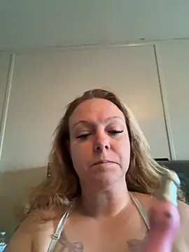 Snapshot of roughdiamond35 chatting on 09.19.25 roughdiamond35 online show from 09.19.25