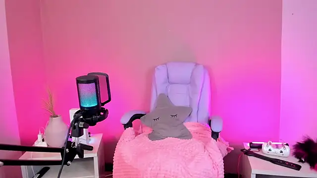 hollie joliie online show from 01.12.26