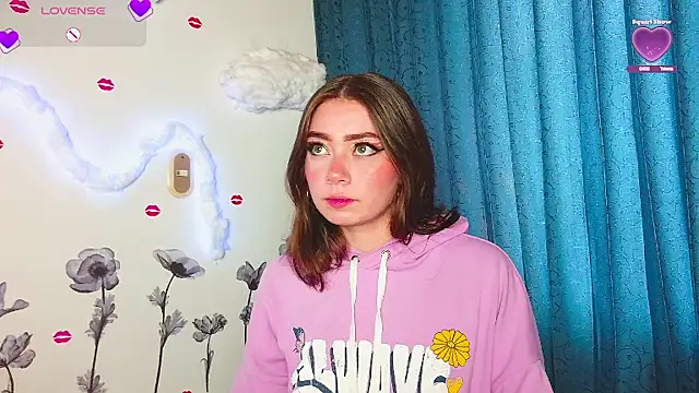 Snapshot of MilaFyre chatting on 09.20.25 MilaFyre online show from 09.20.25