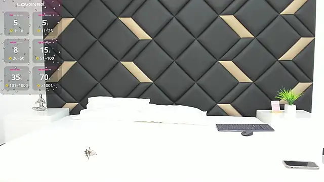 Snapshot of GeraldineSandoval chatting on 09.30.25 GeraldineSandoval online show from 09.30.25