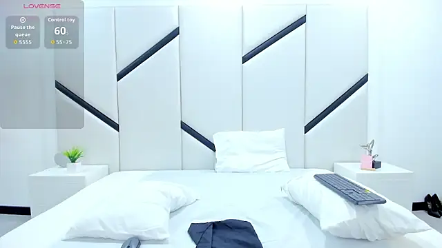 Snapshot of GeraldineSandoval chatting on 11.13.25 GeraldineSandoval online show from 11.13.25