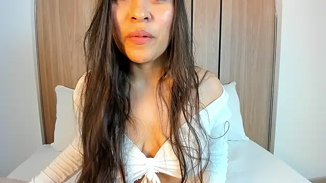 Snapshot of allie_bruce chatting on 09.20.25 allie bruce online show from 09.20.25