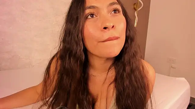 Snapshot of allie_bruce chatting on 10.07.25 allie bruce online show from 10.07.25