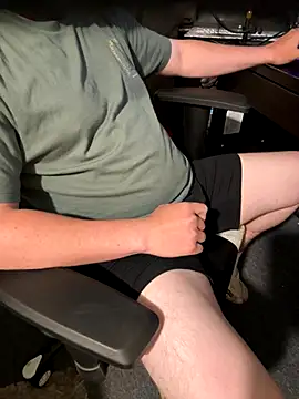 LilBadBoy 99 online show from 10.24.25