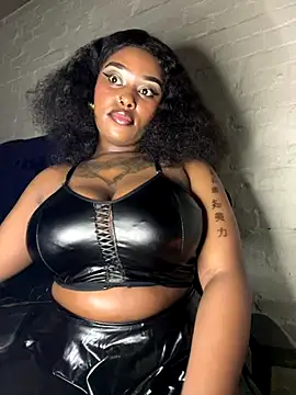 Snapshot of QUEEN_NOBUHLE_777 chatting on 10.17.25 QUEEN NOBUHLE 777 online show from 10.17.25