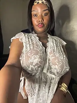 Snapshot of QUEEN_NOBUHLE_777 chatting on 12.03.25 QUEEN NOBUHLE 777 online show from 12.03.25