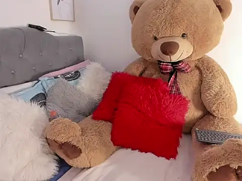 Elyross1  online show from 11.03.25