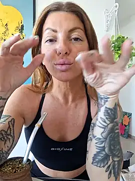 Snapshot of goddessfoxyla chatting on 10.09.25 goddessfoxyla online show from 10.09.25