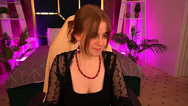 Snapshot of ShinyfromUa chatting on 11.04.25 ShinyfromUa online show from 11.04.25