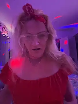 Snapshot of Goldenndoll chatting on 09.15.25 Goldenndoll online show from 09.15.25