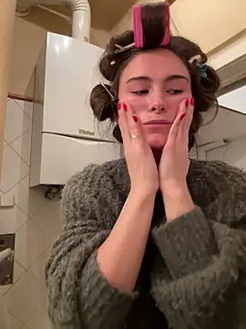 SophiiaStarr online show from 02.15.26