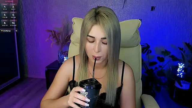 NikkiiStill online show from 06.18.26