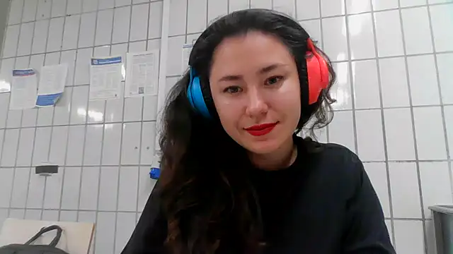 Snapshot of Emparia chatting on 11.01.25 Emparia online show from 11.01.25