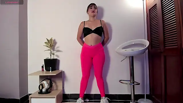 Maxinnevance online show from 09.30.25