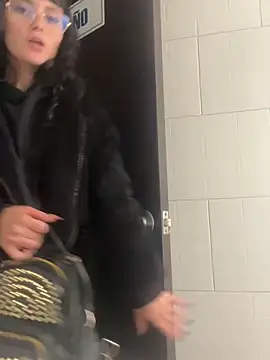 Snapshot of XBODTRIIPX chatting on 12.19.25 XBODTRIIPX online show from 12.19.25