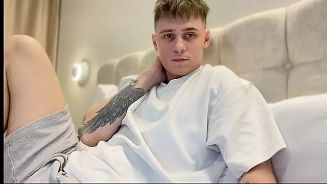 Snapshot of Tyler_Garner chatting on 09.09.25 Tyler Garner online show from 09.09.25