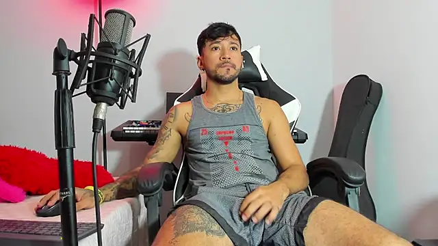 Snapshot of dereck_karter chatting on 12.12.24 dereck karter online show from 12.12.24