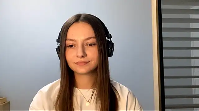 Snapshot of SoulHiperAgne_ chatting on 09.27.25 SoulHiperAgne  online show from 09.27.25