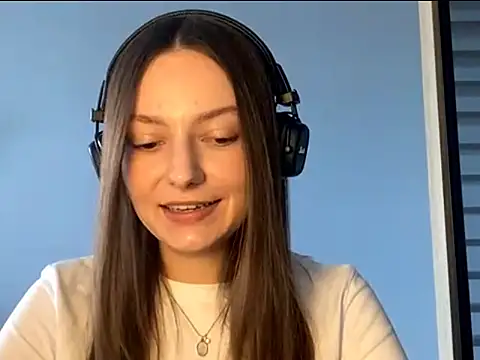 Snapshot of SoulHiperAgne_ chatting on 10.06.25 SoulHiperAgne  online show from 10.06.25