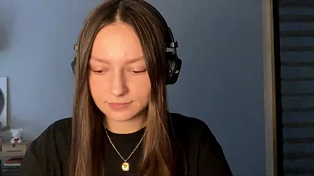 Snapshot of SoulHiperAgne_ chatting on 10.17.25 SoulHiperAgne  online show from 10.17.25
