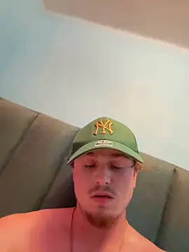 Snapshot of Hmyouneed chatting on 09.14.25 Hmyouneed online show from 09.14.25