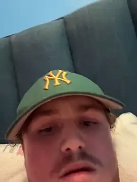 Snapshot of Hmyouneed chatting on 10.03.25 Hmyouneed online show from 10.03.25