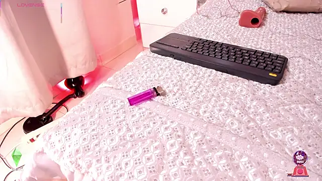 Snapshot of Ambeer_fox_ chatting on 02.10.26 Ambeer fox online show from 02.10.26