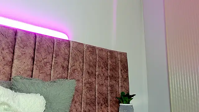 Snapshot of Ambeer_fox_ chatting on 03.06.26 Ambeer fox online show from 03.06.26