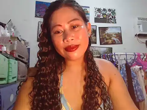 Snapshot of filipina_beauty chatting on 10.30.25 filipina beauty online show from 10.30.25