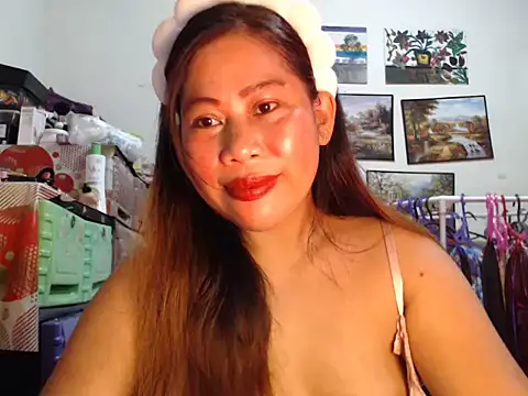 Snapshot of filipina_beauty chatting on 11.30.25 filipina beauty online show from 11.30.25