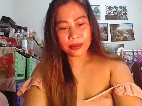 Snapshot of filipina_beauty chatting on 12.14.25 filipina beauty online show from 12.14.25