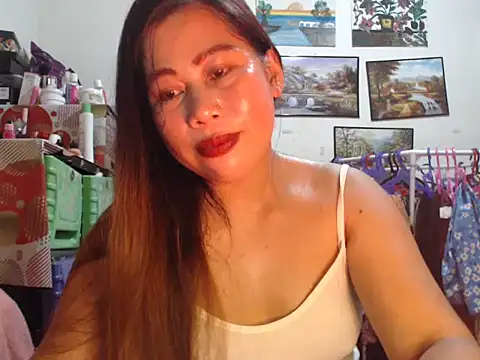 Snapshot of filipina_beauty chatting on 12.17.25 filipina beauty online show from 12.17.25