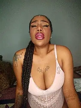 Snapshot of Queen_Amara chatting on 11.17.25 Queen Amara online show from 11.17.25