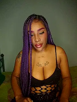 Snapshot of Queen_Amara chatting on 12.01.25 Queen Amara online show from 12.01.25