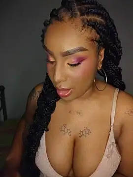 Snapshot of Queen_Amara chatting on 07.05.26 Queen Amara online show from 07.05.26
