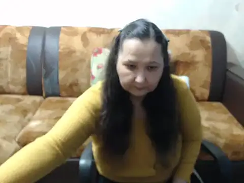 Snapshot of emu-_ chatting on 11.19.25 emu- online show from 11.19.25