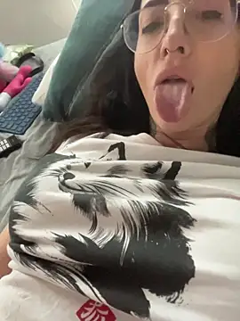 Snapshot of nikkaanderic chatting on 01.14.26 nikkaanderic online show from 01.14.26