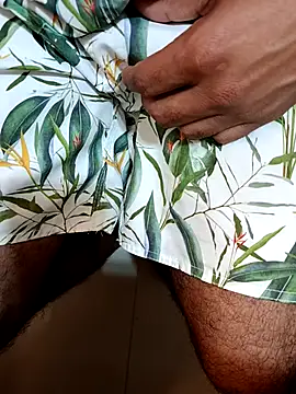 Snapshot of Gallo001 chatting on 11.27.25 Gallo001 online show from 11.27.25