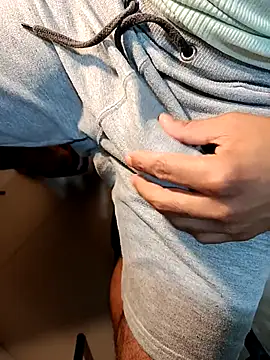 Snapshot of Gallo001 chatting on 11.29.25 Gallo001 online show from 11.29.25