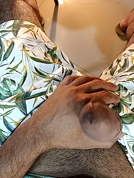 Snapshot of Gallo001 chatting on 12.23.25 Gallo001 online show from 12.23.25