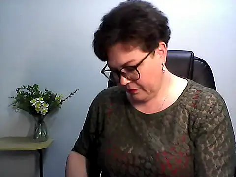Snapshot of EllaLove2277 chatting on 04.13.26 EllaLove2277 online show from 04.13.26