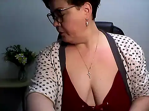 Snapshot of EllaLove2277 chatting on 04.17.26 EllaLove2277 online show from 04.17.26